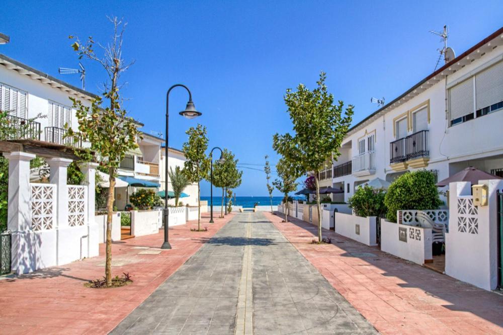 300M To The Beach ! 미하스 외부 사진